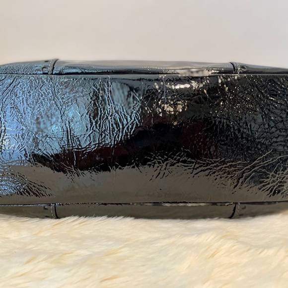 ⛔️SOLD⛔️Coach Black Patent Leather Tote - Picture 4 of 9